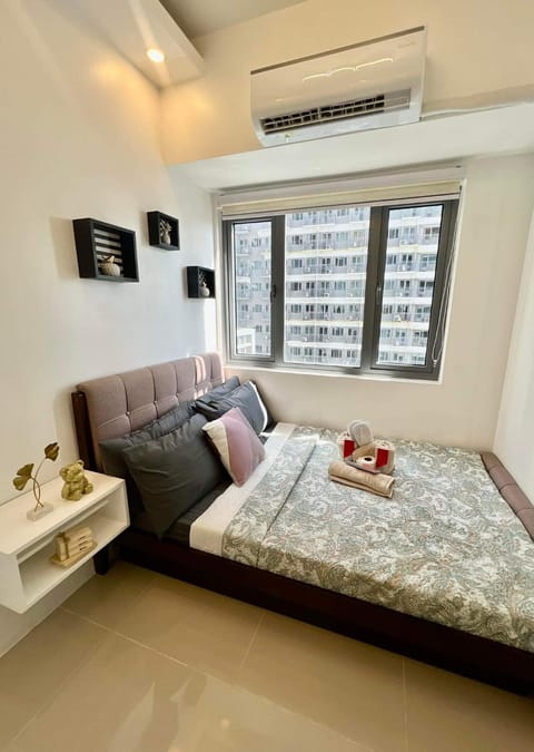 Bed, Photo of the whole room, Bedroom, air conditioner