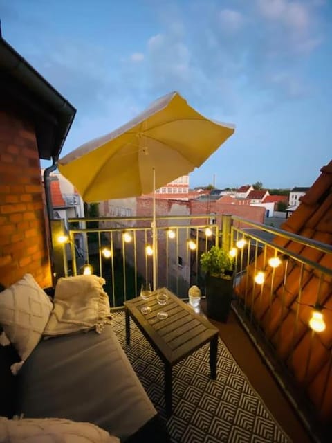 Home Cinema - Balcony - Wi-Fi & Streams Apartment in Magdeburg