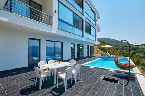 Property building, Day, Balcony/Terrace, Pool view, Swimming pool