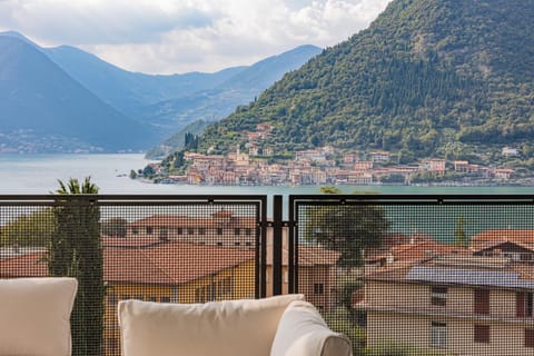 Natural landscape, View (from property/room), Balcony/Terrace, Lake view, Mountain view