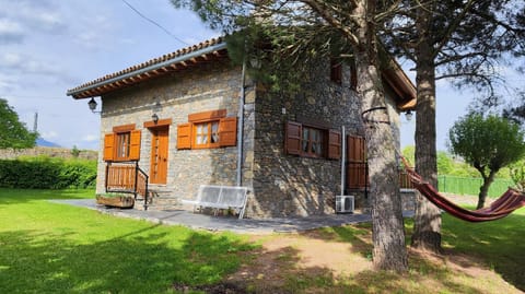 Property building, Day, Natural landscape, Garden, Garden view