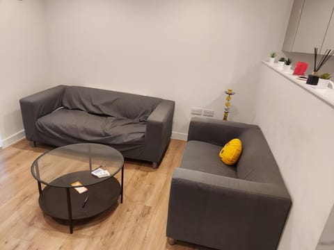 Entire Furnished Flat available- 30 mins from Central London Condo in Barking