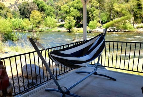 View (from property/room), Balcony/Terrace, River view