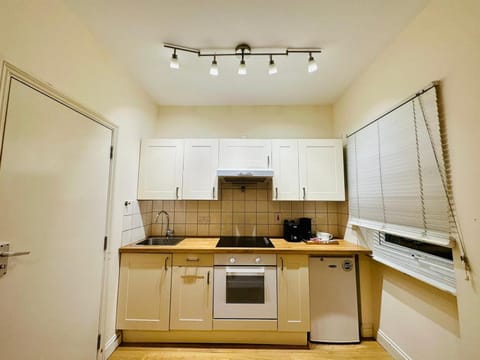 Premium Studio Flat 02 Near Tower Bridge Apartment in London Borough of Southwark