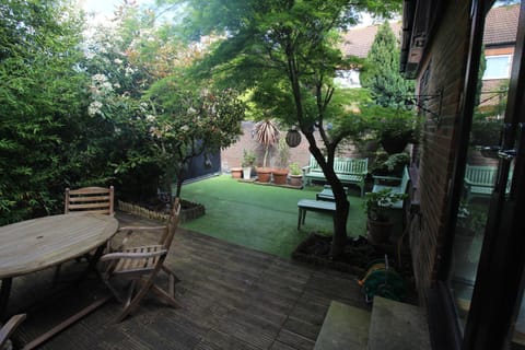 Detached House with Garden in London Zone 2 Villa in London Borough of Southwark