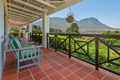 High Season Farm Luxury Cottages Estancia en una granja in Western Cape