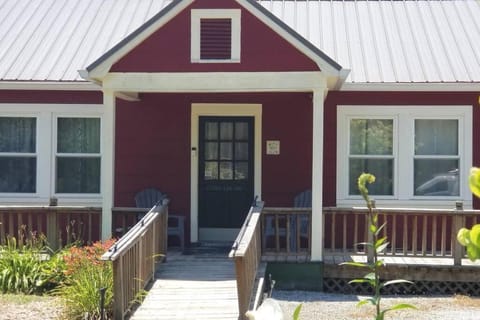 Charming Cottage in Morganton with Ample Parking House in Morganton