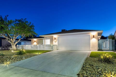 Single Story minutes from Summerlin with RV Parking & Dog Friendly Casa in Summerlin