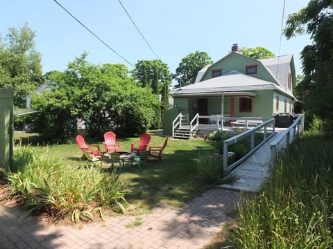 Leelanau Cottage - Gorgeous & Great Location! House in Frankfort
