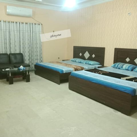 Family Guest House in Gulshan-e-iqbal , block-10 Bed and Breakfast in Karachi