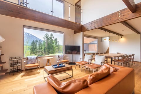 Natural landscape, TV and multimedia, Living room, Dining area, Mountain view