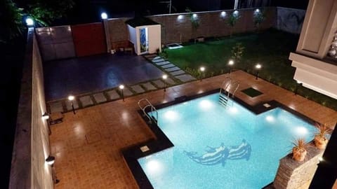 Luxurious PRIVATE Greystone VILLA with SWIMMING POOL, Big Garden, Pool table, hot-tub, Party speaker Chalet in Punjab