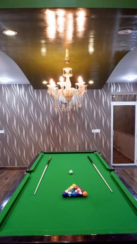 Luxurious PRIVATE Greystone VILLA with SWIMMING POOL & Garden, Pool table Villa in Punjab