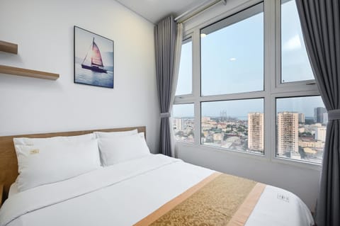 Cushy Home - The Golden Star Sunset View and Sunrise View 2 rooms Condo in Ho Chi Minh City