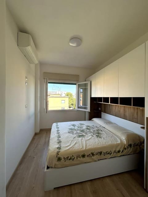 Bed, Photo of the whole room, Bedroom, wardrobe, air conditioner