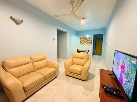 Communal lounge/ TV room, TV and multimedia, Living room, Seating area, Evening entertainment