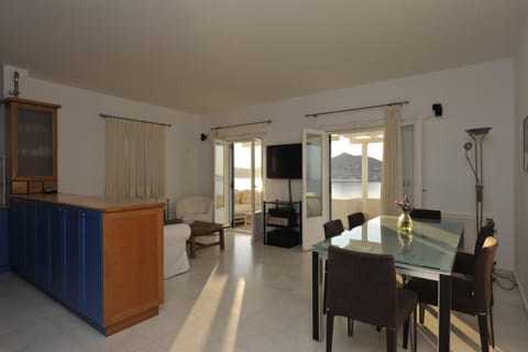 Balcony/Terrace, Kitchen or kitchenette, Living room