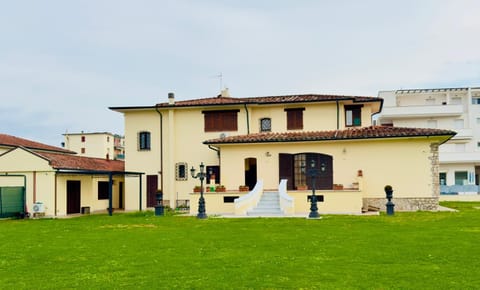 Property building, Garden, Garden view