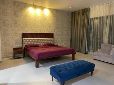 Royal Nest Premium Bed and Breakfast in Pune