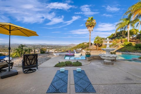 Central Location, Spectacular Views, Pool, Jacuzzi House in Rancho Bernardo