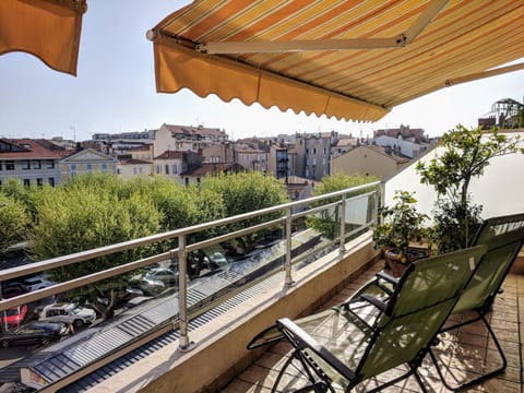 Spring, Balcony/Terrace, Street view