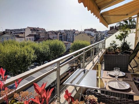 Spring, Balcony/Terrace, Street view