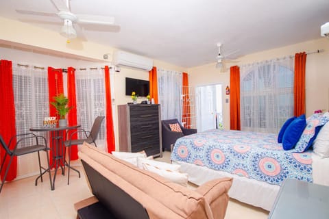 Ocho Rios Ocean View Sleeps1-2 Apartment hotel in Ocho Rios