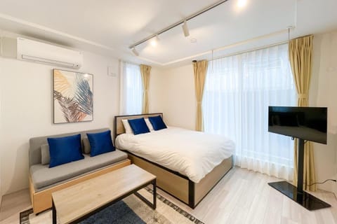 Bed, TV and multimedia, Seating area, Bedroom, air conditioner