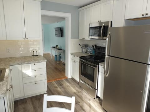 Beach Town Escape - Newly-remodeled & Gorgeous! House in Frankfort