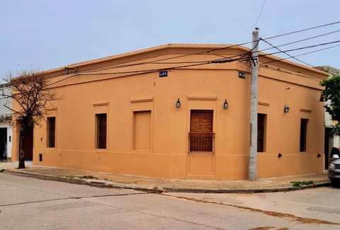 Lechuza Alvear House in San Antonio de Areco