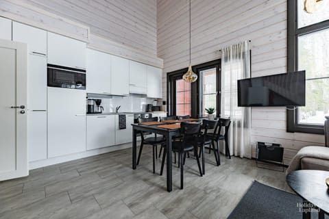 Dining area, kitchen