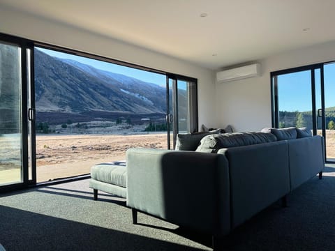 Day, Natural landscape, Living room, Seating area, Mountain view