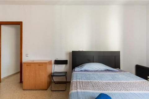 Habitación grande con cama familiar Vacation rental in Barcelona