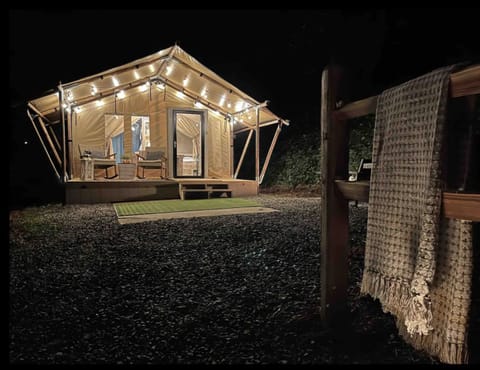 Firefly Season Glamping Tente de luxe in Douglas Lake