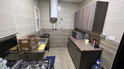 Kitchen or kitchenette, minibar