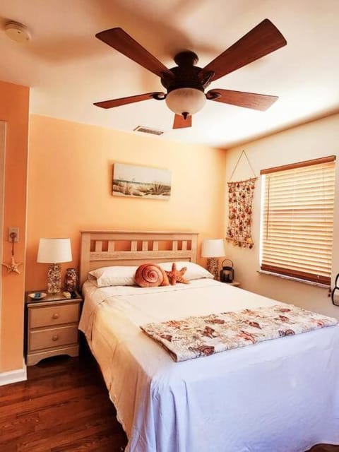 Florida Escape! 3 bedroom home with outside shower Maison in St Petersburg