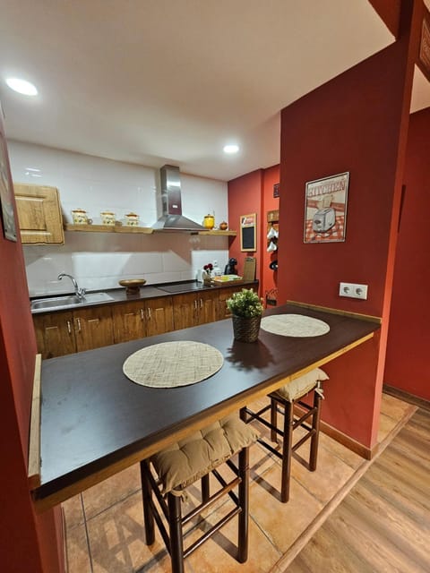 Kitchen or kitchenette, Dining area, stove