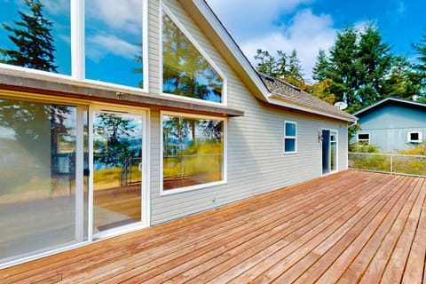 Emerald View Outlook House in Camano Island