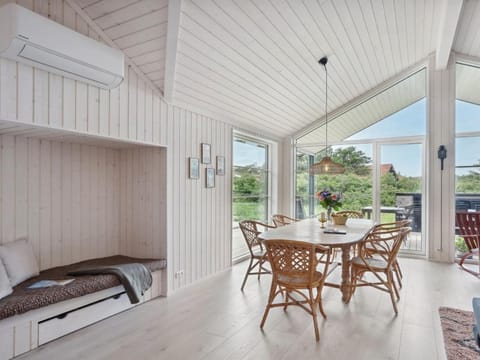Holiday Home Annvy - 400m from the sea in NW Jutland by Interhome Casa in Blokhus