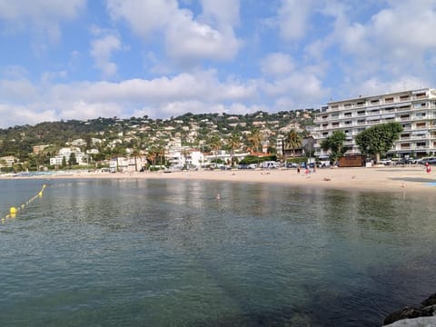 Golfe Juan grand 2 pièces proche plage et Cannes Apartamento in Antibes