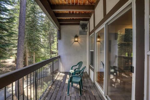 2BDR Condo - Three Minutes to Olympic Valley! Haus in Palisades Tahoe (Olympic Valley)