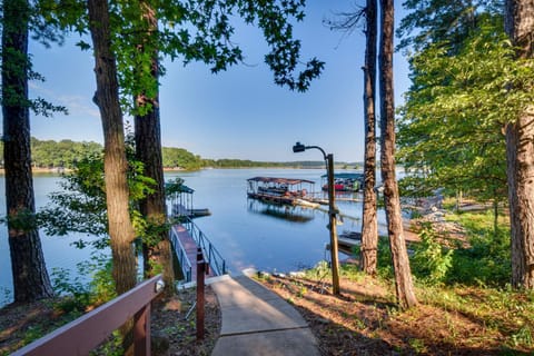 Waterfront Lake Hartwell Vacation Rental with Dock! House in Lake Hartwell
