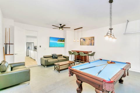 11BR Resort Mansion - Private Pool Hot Tub BBQ House in Kissimmee