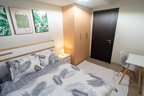 A2J Luxury 3BR Balcony BGC Suite Near Uptown Mall Condo in Makati