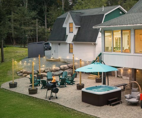 BBQ facilities, Hot Tub, Minigolf, Seating area, fireplace