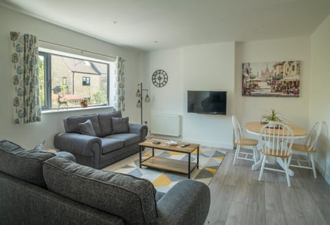 Brynor house in the Cotswolds sleeps six Forty five minutes drive to the Roman city of Bath Apartment in Stroud District