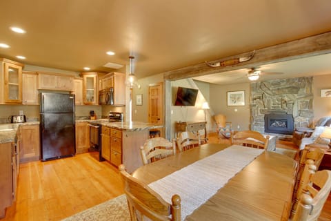 Cozy Lead Cabin with Deck Less Than 1 Mi to Ski Slopes! House in North Lawrence