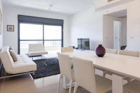Netanya Family Apartment with Balcony by FeelHome Condo in Netanya
