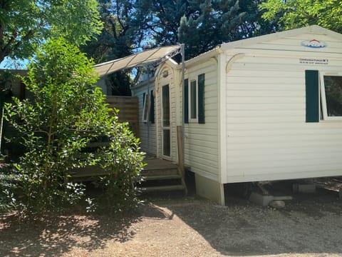 Camping L'Oasis Campground/ 
RV Resort in Grospierres