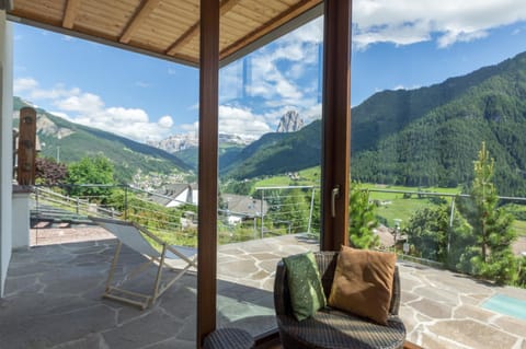 Balcony/Terrace, Mountain view